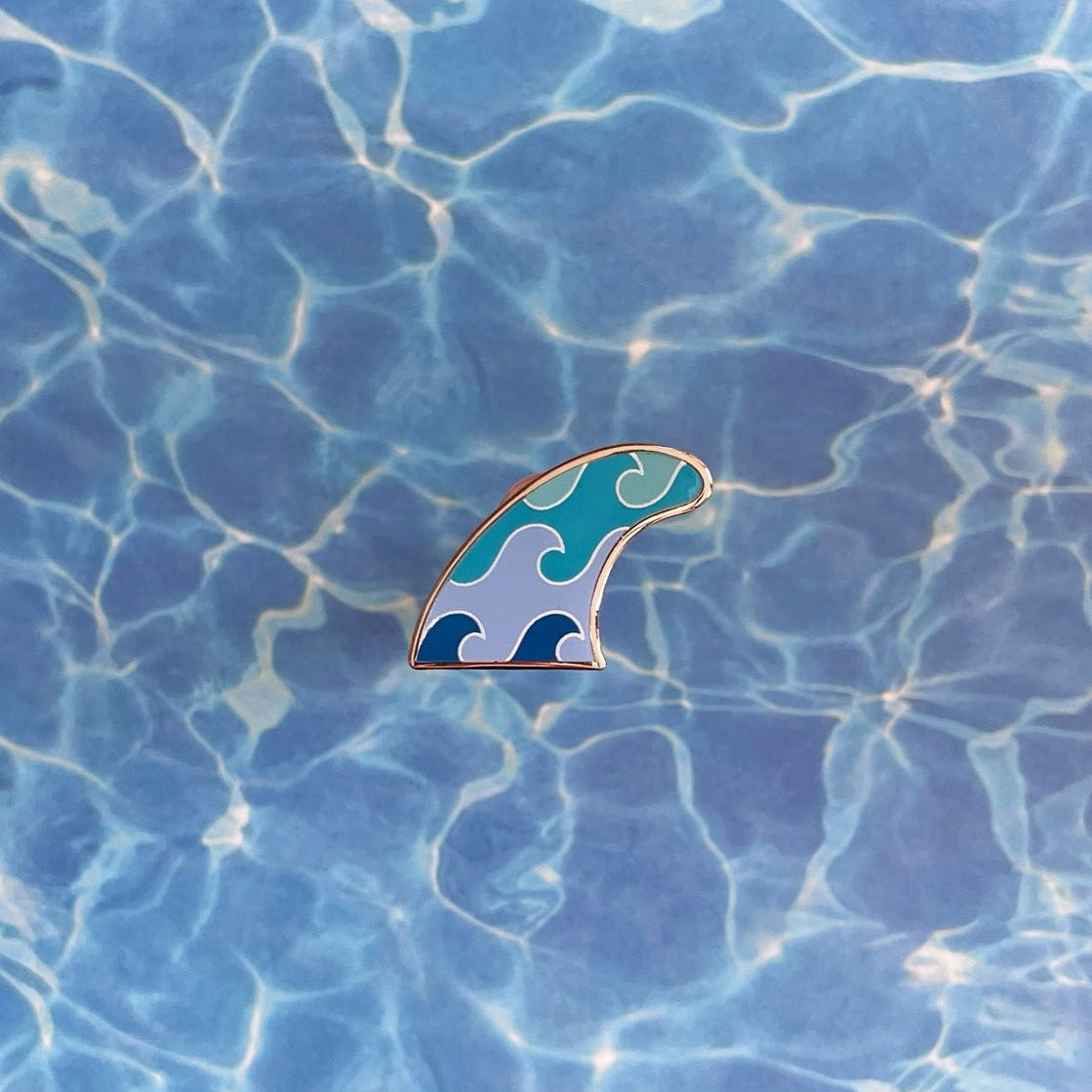 Waves Surf Fin Enamel Pin